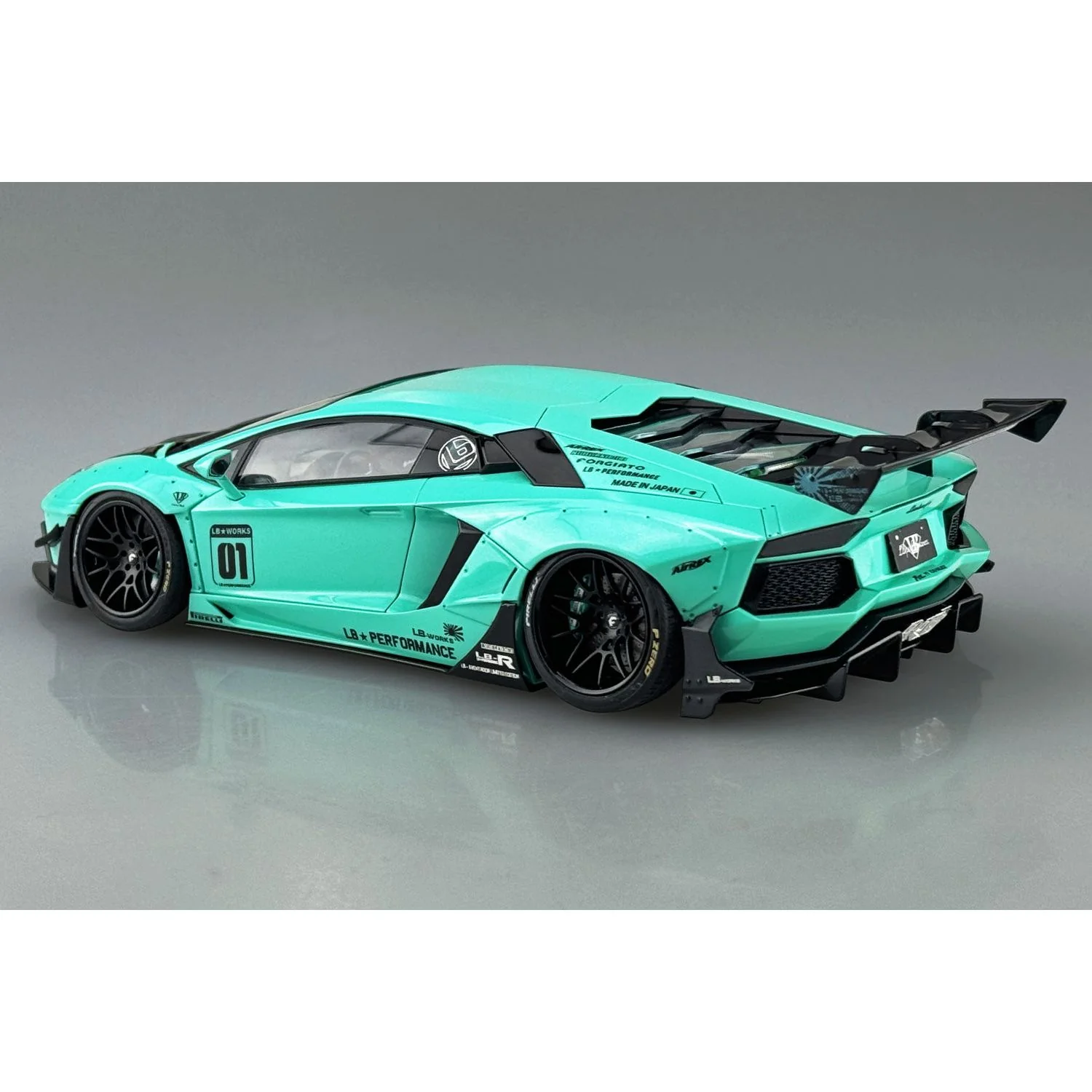 Aoshima LB-WORKS 1/24 Lamborghini Aventador Limited Edition Ver.2 - Image 4